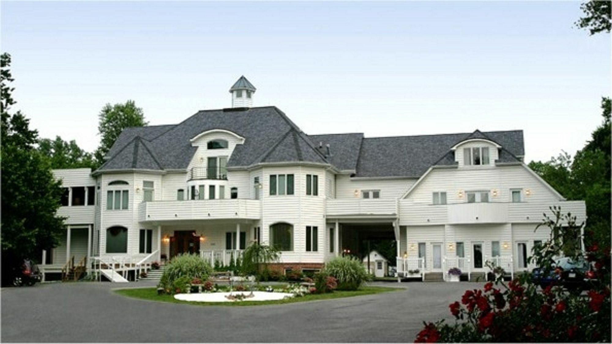 The Columbia Inn At Peralynna Экстерьер фото